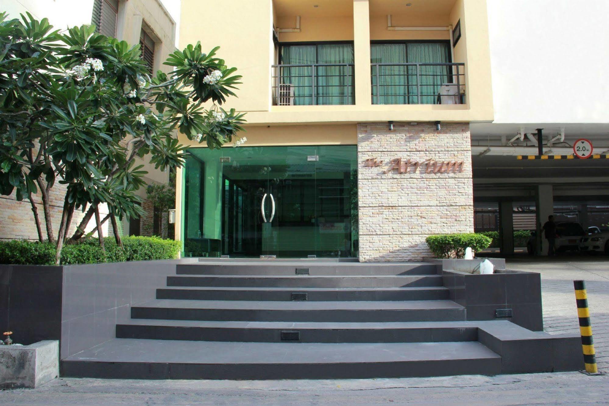 中庭拉卡达标13酒店 曼谷 外观 照片